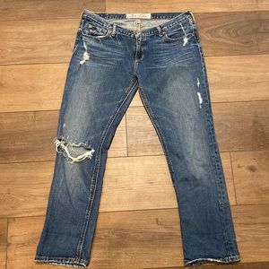 Hollister straight leg ripped size 7 jeans